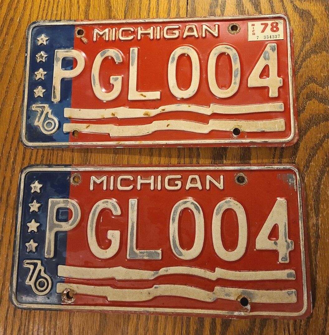 Vintage Michigan 1976 Bicentennial License Plate Pair Set , Red White Blue, Usa.